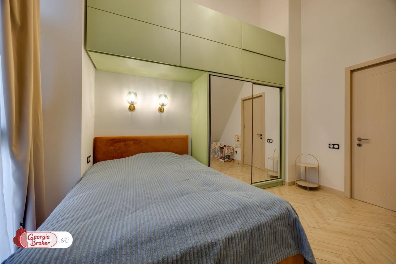 продается квартира с новым ремонтом 4-комнаты